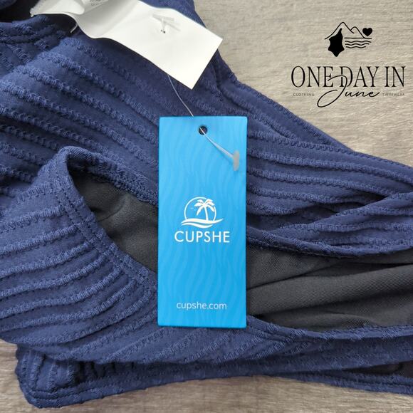 Cupshe V Front Textured One Piece Swimsuit Size L - Picture 2 of 5